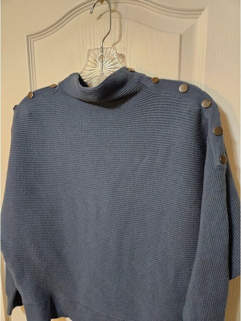 Carmen Marc Valvo Ribbed Button Shoulder Sweater XL Aurora Trail